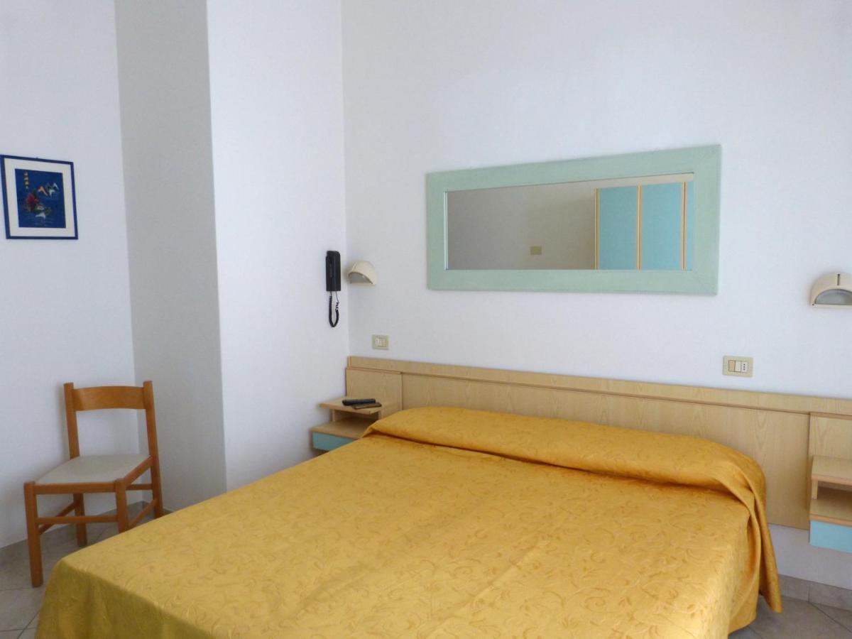 Hotel D'Annunzio Cattolica Eksteriør bilde
