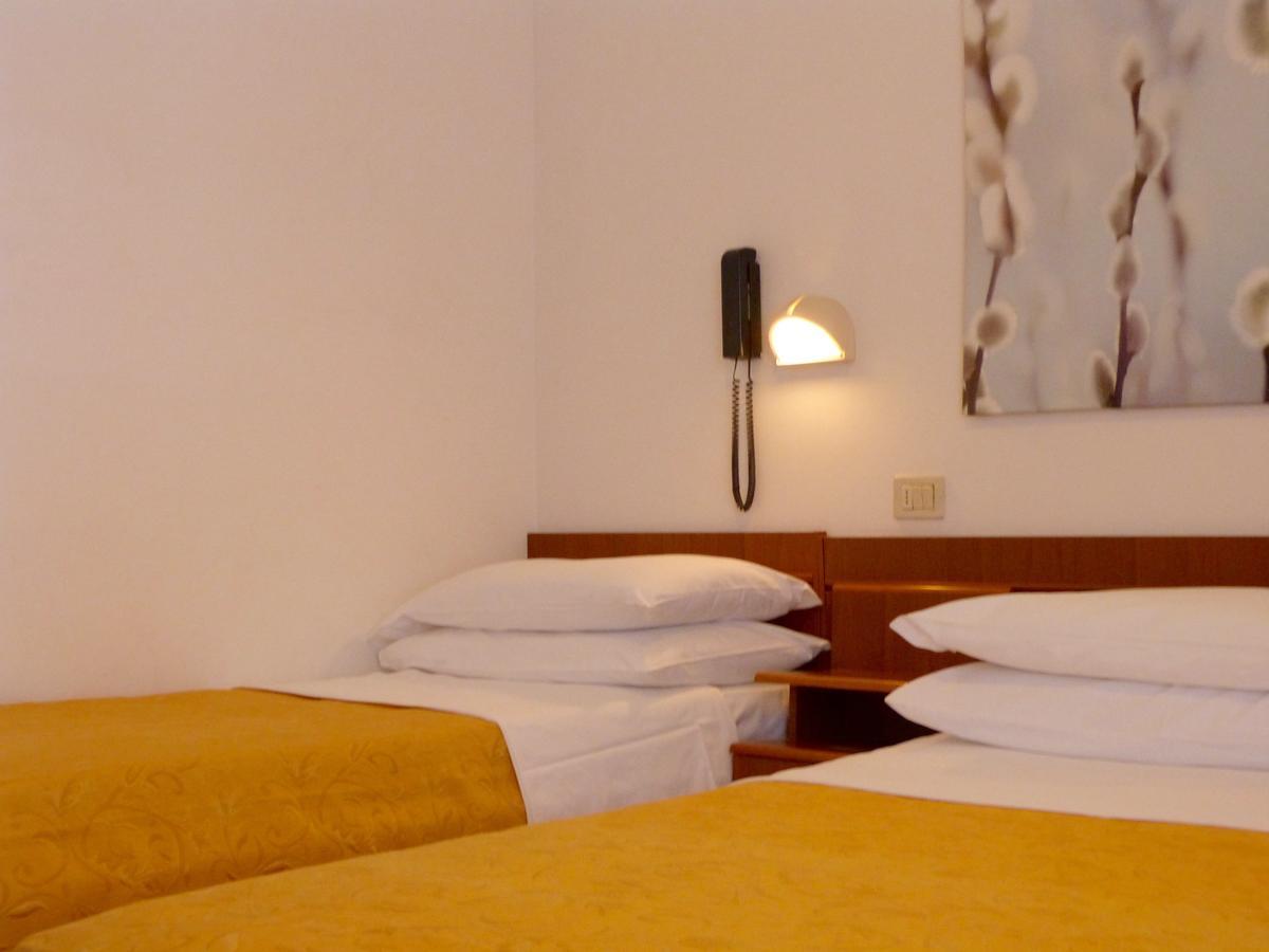 Hotel D'Annunzio Cattolica Eksteriør bilde