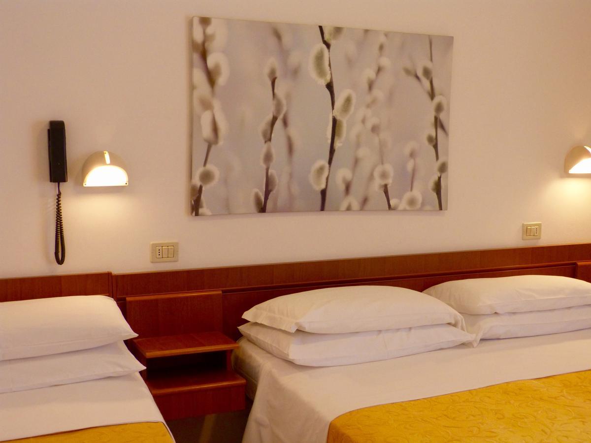 Hotel D'Annunzio Cattolica Eksteriør bilde
