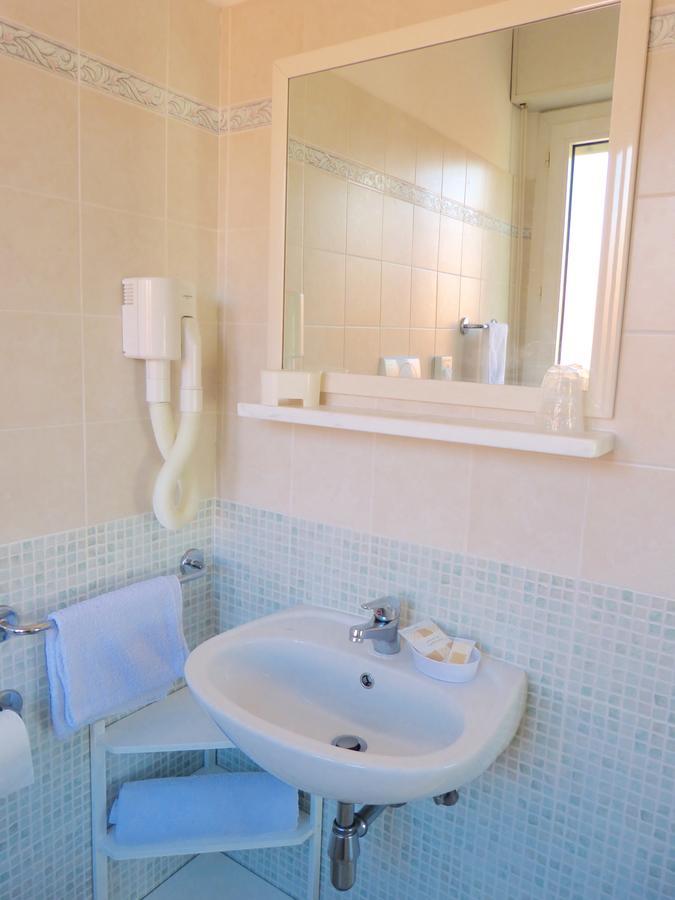 Hotel D'Annunzio Cattolica Eksteriør bilde